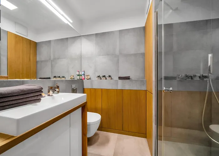 Kolejowa - Parking, Balcony, Workspace - By Rentujemy Apartment Warsaw