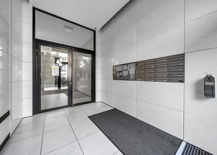 Kolejowa - Parking, Balcony, Workspace - By Rentujemy Apartment Warsaw