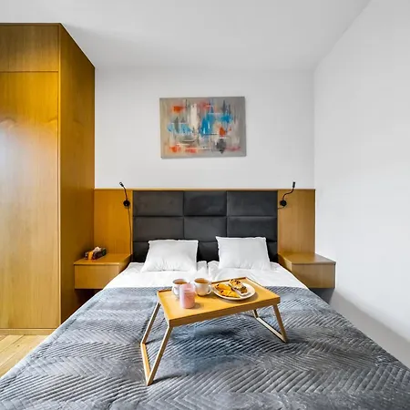 Apartamento Kolejowa - Parking, Balcony, Workspace - By Rentujemy Varsóvia